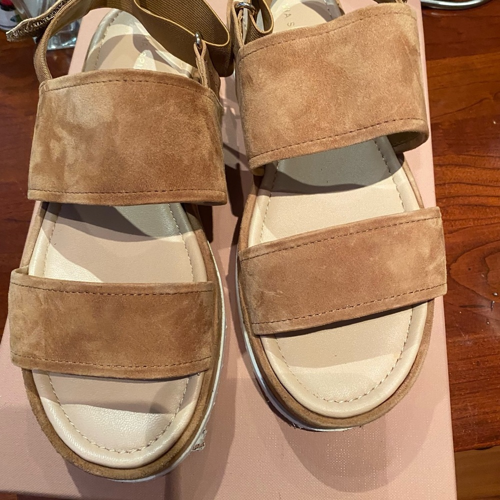 Via Spiga size 8 flatform toffee suede sandals.  Like new.